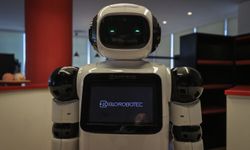 Bursa'da görenleri şaşırtan görev! Yerli robot danışma görevlisi oldu