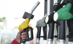 Benzine bir zam daha! Tabelalar gece yarısı değişti
