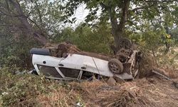 Bursa İnegöl’de otomobil ağaca çarpıp ters döndü! 8 kişi yaralandı