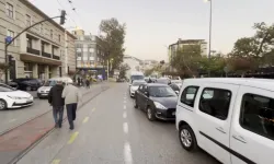 Bursa Ulucami önünde sabah namazı yoğunluğu! Atatürk Caddesi tek şeride düştü