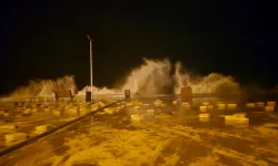Bursa’da deniz taştı! Tirilye sahilinde fırtına tahribatı