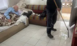 Bursa’da sağanak yağış evleri bastı! 90 yaşındaki adam mahsur kaldı