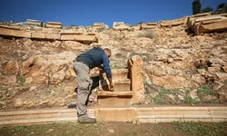 Bursa'da antik tiyatronun altında mezar bulundu! Arkeologlar neden yapıldığını araştırıyor