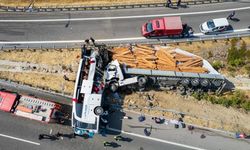 Bursa’dan yola çıkan otobüsün karıştığı feci kazada 11 kişinin kimliği belli oldu! Kaza anı kamerada...
