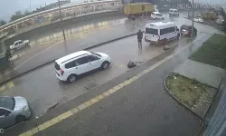 Bursa’da korkutan kaza kamerada! Tırın dorsesi kontrolden çıktı