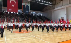 Bursa’da 103 öğretmen Cumhuriyet’in 103. yılı için sahneye çıktı