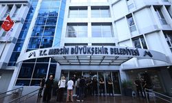 Mersin’de 3 belediyeye yolsuzluk operasyonu: 59 şüpheli adliyede