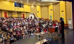 Yıldırım’da çocuklara özel gösteri! ‘Evden Uzakta’ sahne aldı