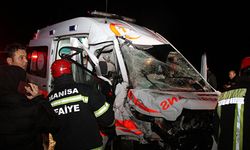 Ambulans kazası:1 ölü 4 yaralı