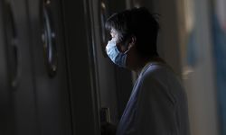 İspanya'da hastanelerde maske zorunluluğu geldi