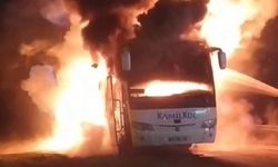 Bartın'da seyir halindeki yolcu otobüsü alev alev yandı