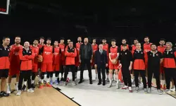 Bakan Bak’tan A Milli Erkek Basketbol Takımı’na destek