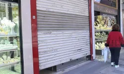 Bakırköy'de kuyumcu dükkanına kurşun yağdı