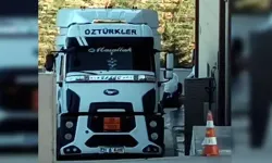 Akaryakıt tankerinde 2'si ölü 52 kaçak göçmen bulundu