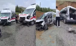 Ambulansla hafif ticari araç çarpıştı