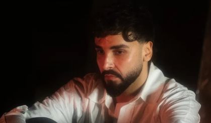 Sefo'dan "Kaçak Göçek" ile hayranlarının karşısında