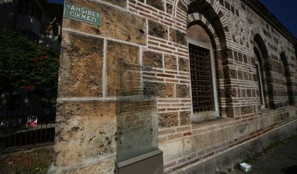 GÜLÇİÇEK HATUN TÜRBESİ