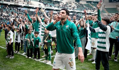 Bursaspor'un, şampiyonluk turu haftaya kaldı: 3-1