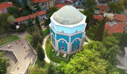 Bursa’nın Manevi Tacı: Yeşil Türbe Ziyaretçi Akınına Uğruyor