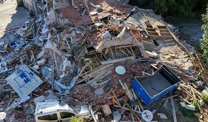 Balıkesir Sındırgı'da depremde yıkılan binanın sahibi tutuklandı