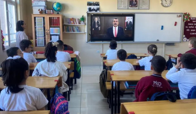 Haftanın ilk dersinde Bakan Tekin'den videolu mesaj