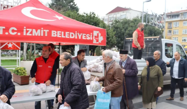 Kocaeli İzmit'te halka ücretsiz istiridye mantarı