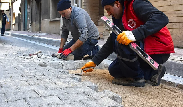 Bursa Gemlik'te yol çalışmaları hız kesmiyor