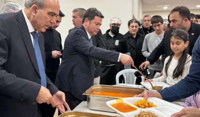 Bursa'da Başkan Aydın vatandaşlara iftar yemeği dağıttı