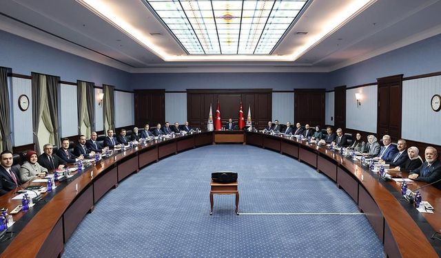 AK Parti Sözcüsü Çelik'ten Özel'in "cunta" çıkışına tepki!