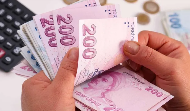 Emeklinin bayram ikramiyesinin farkları yatırılıyor