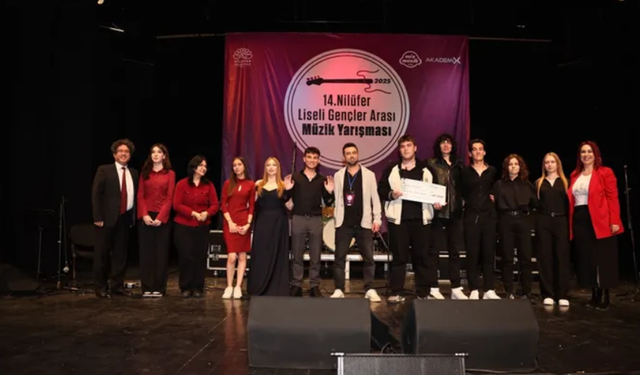 Liseli gençler müzik yeteneklerini sergiledi