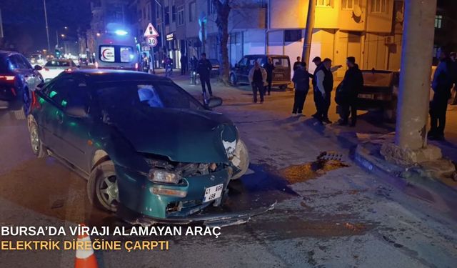 Bursa’da virajı alamayan araç elektrik direğine çarptı