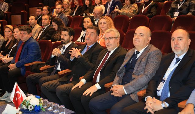 BUÜ'de Türkçenin geleceği konuşuldu