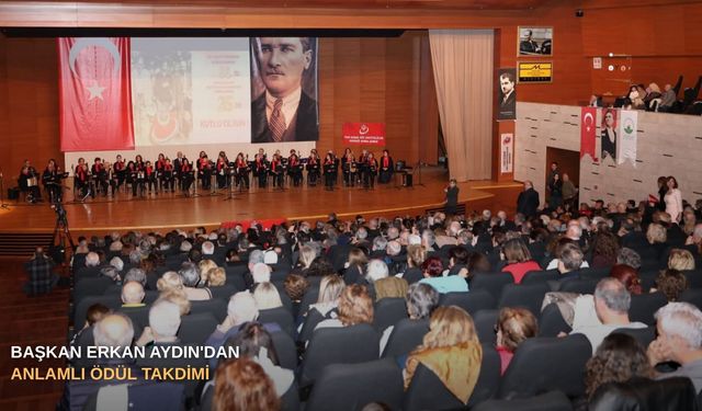 Başkan Erkan Aydın'dan Anlamlı Ödül Takdimi