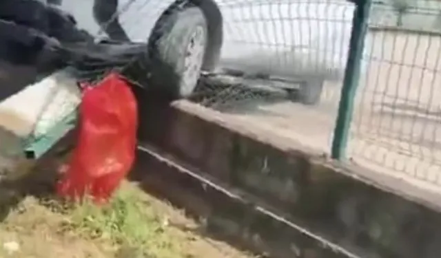 Bursa'da kontrolden çıkan araç okul duvarına gömüldü!