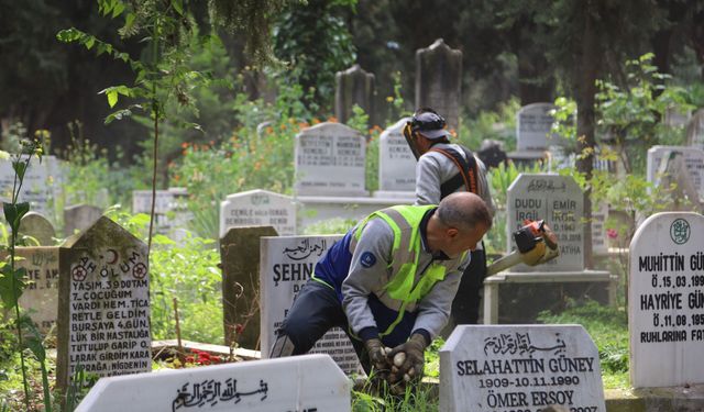 Bursa’da mezarlıklar bayram ziyaretine hazır