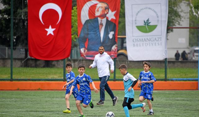 Bursa 'da çocuklar sahada buluştu