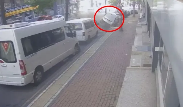 Bursa’da kontrolden çıkan hafif ticari araç ortalığı yıktı geçti!