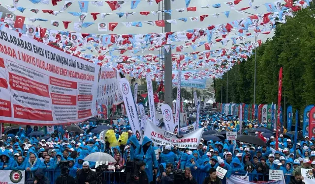Bursa’da 1 Mayıs coşkusu meydanlara sığmadı!