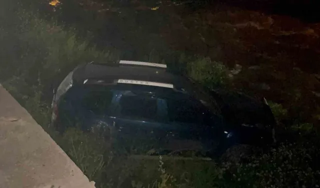 Bursa’da dere yatağına uçan otomobilin sürücüsü kaçarak izini kaybettirdi!