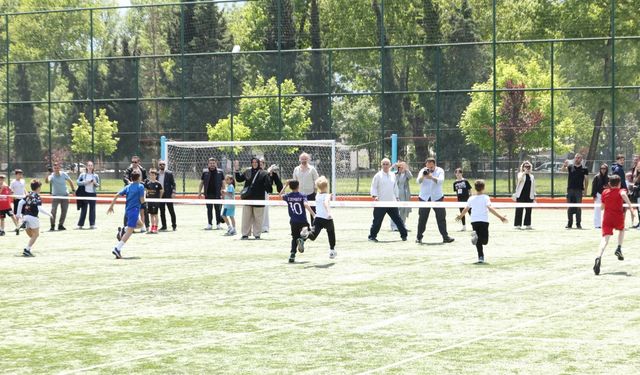 Bursa’da Çocuk Olimpiyatları nefes kesen yarışlara sahne oldu