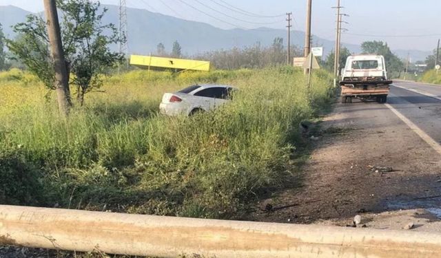 Bursa’da direği devirip tarlaya uçan otomobil dehşet saçtı!