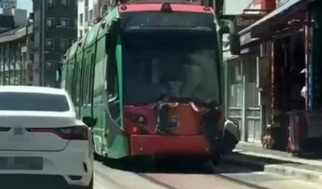 Bursa’da faciaya davetiye: Hareket halindeki tramvaya böyle tutundular!