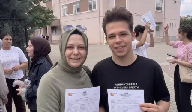 Bursa’da YKS günü okul kapısında şaşırtan sürpriz!