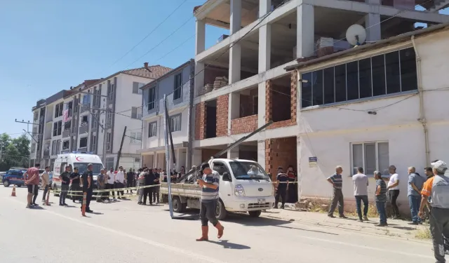 Bursa'da elektrik akımına kapılan işçi 12 metre yüksekten çakılarak can verdi