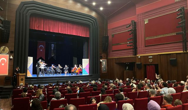Bursa’nın yeni yetenekleri sahneye çıktı! Kültür Fabrikası’nda coşkulu kapanış