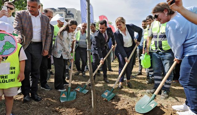 Bursa’nın yarını için 200 fidan toprakla buluştu: İşte o anlamlı kareler