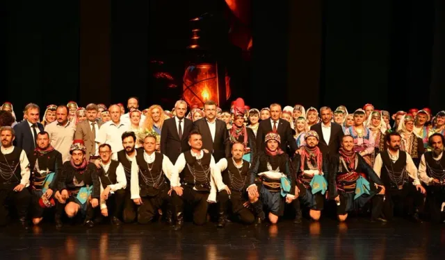 Bursa'da sahneye damga vuran Türkiye Yüzyılı gösterisi