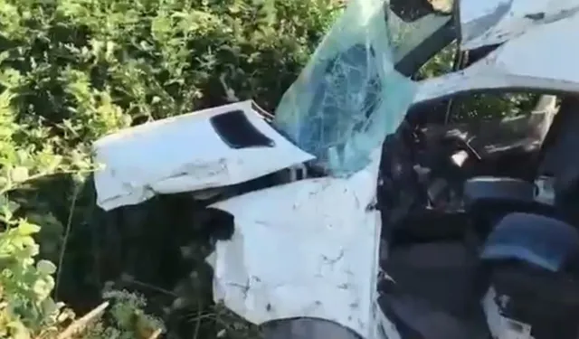 Bursa’da servis minibüsü böyle savruldu: Ortalık savaş alanına döndü!