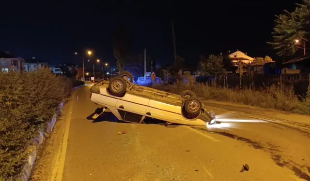 İnegöl'de Korkutan Kaza: Takla Atan Araçtan Sürücüyü Esnaf Kurtardı!